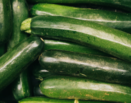 Afbeelding met groen, pompoen, komkommer, uitgelijnd

Automatisch gegenereerde beschrijving